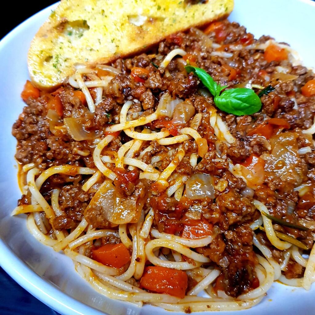 A Good Ol' Spag Bol. Very Early Morning Insomnia Cooking = A Delicious, Rich Sauce by Dinner Time. Garlic Toast to Mop Up.