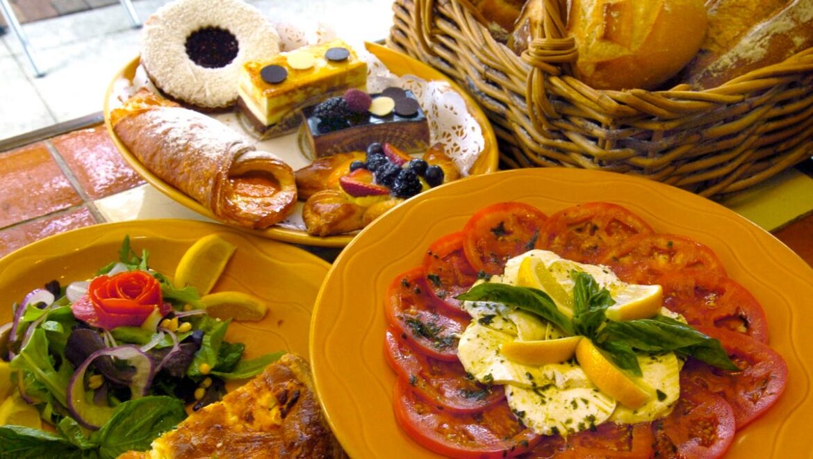 C'Est la Vie: Sarasota's French café