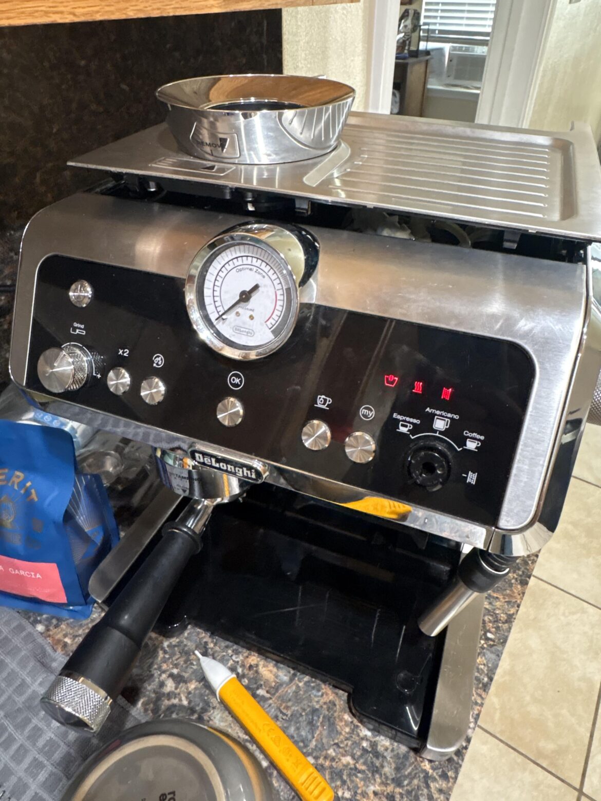 Delonghi not working, I’ve tried using YouTube and ChatGPT but it’s not making any sounds just clicks upon turning on.