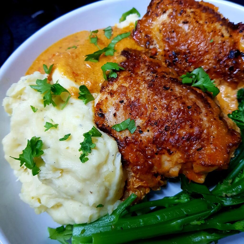 Chicken with Red Pepper, Chilli and Yoghurt Sauce, Mashed Potatoes and Broccoli.