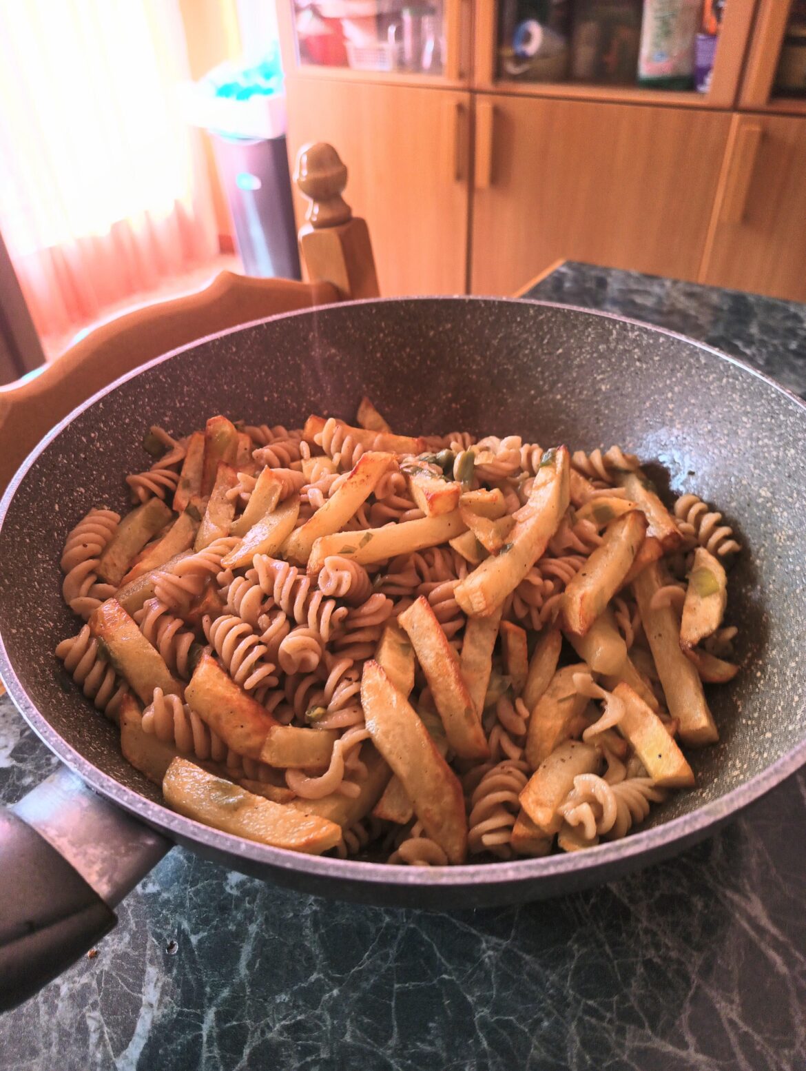 Fusilli porro e patate (ma patatine fritte 😉)