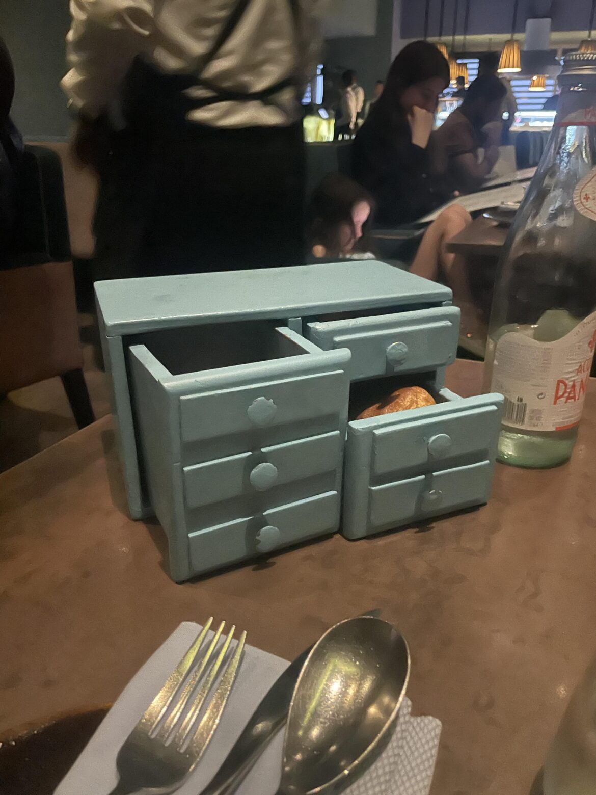 Chest of drawers bread course