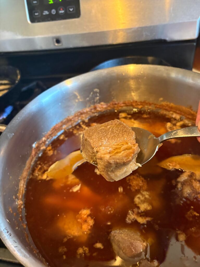 Tacos de “Suadero”, Salsa Verde Cruda, Frijoles Chivos Blancos Refritos