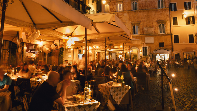 Diners in Lazio, Italy