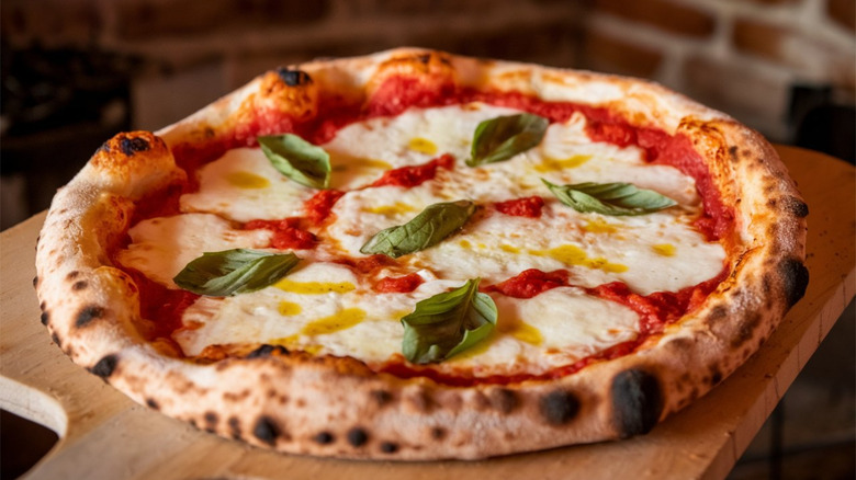 Wood-fired pizza margherita