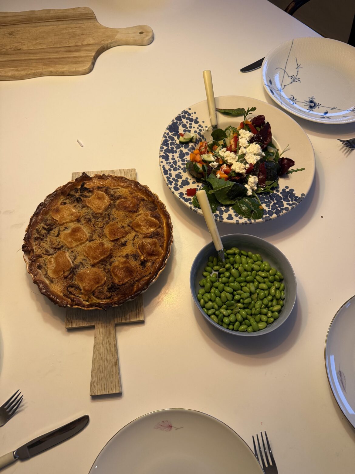 Onion pie with goat cheese, mixed salad with greek cheese and some edamame beans with salt