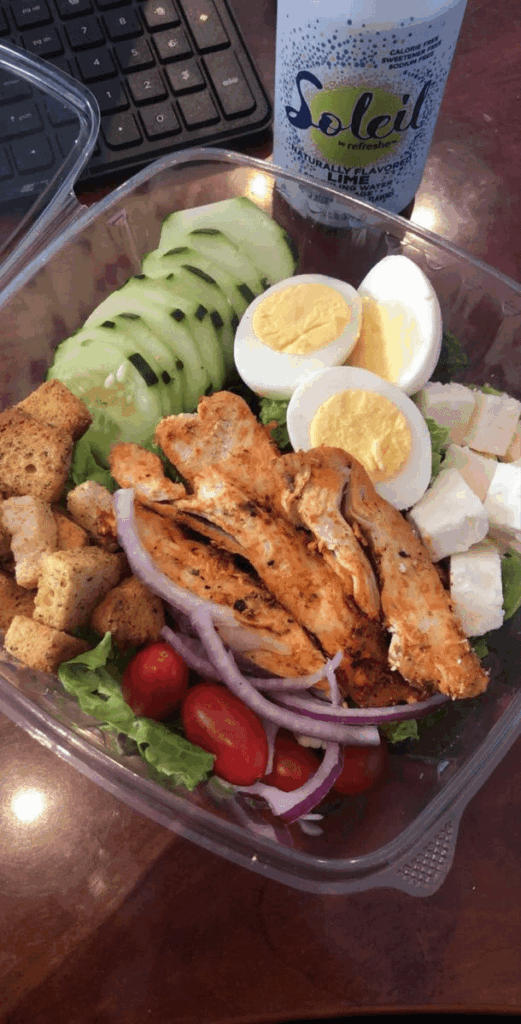 Boss: "We’re doing wellness challenges this quarter!"
*Me eating this at my desk*😶‍🌫️🥒