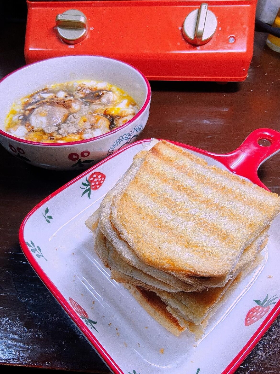 A traditional Singaporean and Malaysian breakfast. Kaya butter toast dipped in creamy half boiled eggs topped dark soy and white pepper🍳🍞 It doesn't look the best but it is really comforting and yummy 🤤❤️