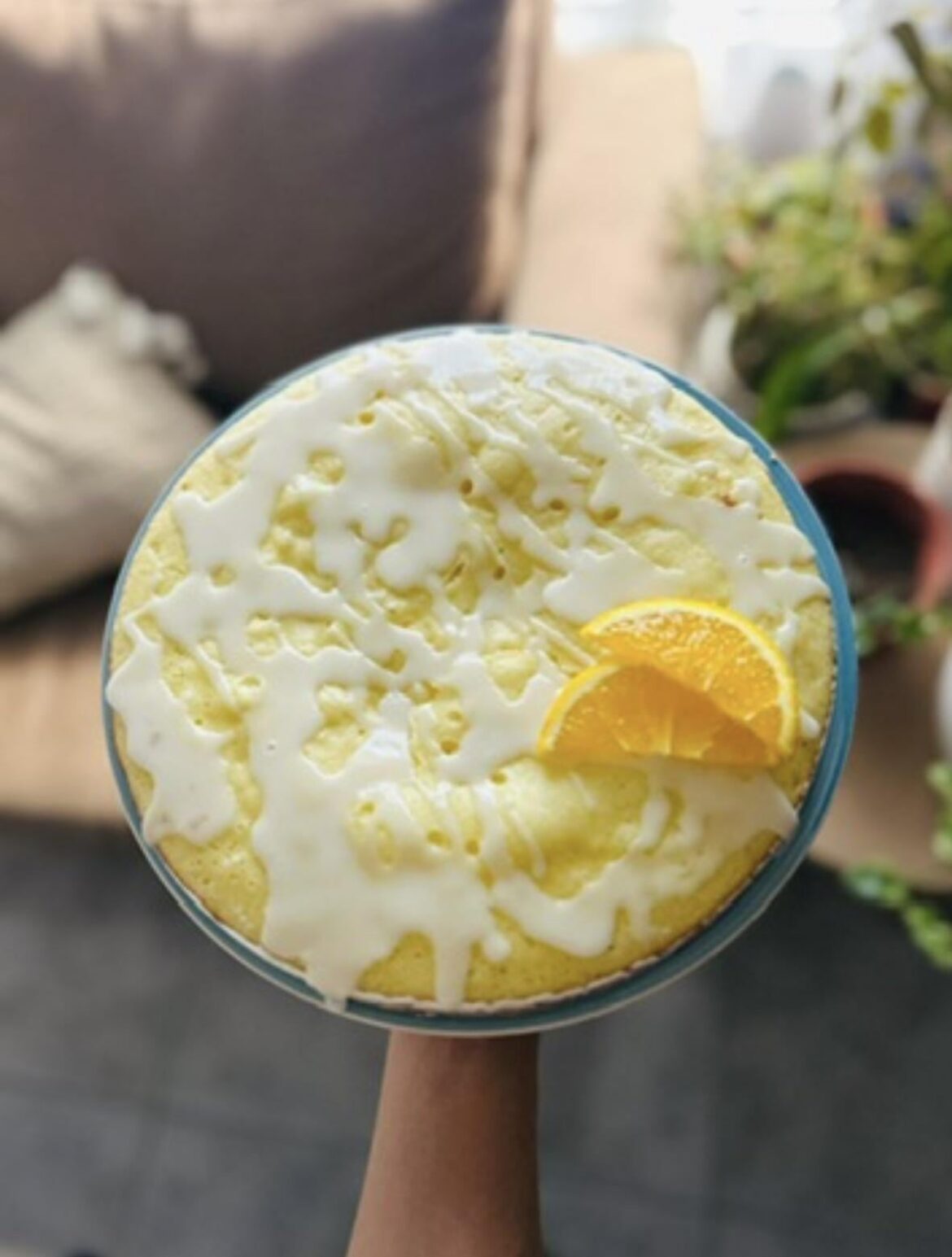 My orange cake made in a pan. Just 2 eggs, milk, 1 cup of self-rising flour, and 2 oranges with their zest and juice. It never fails!🍊🍰