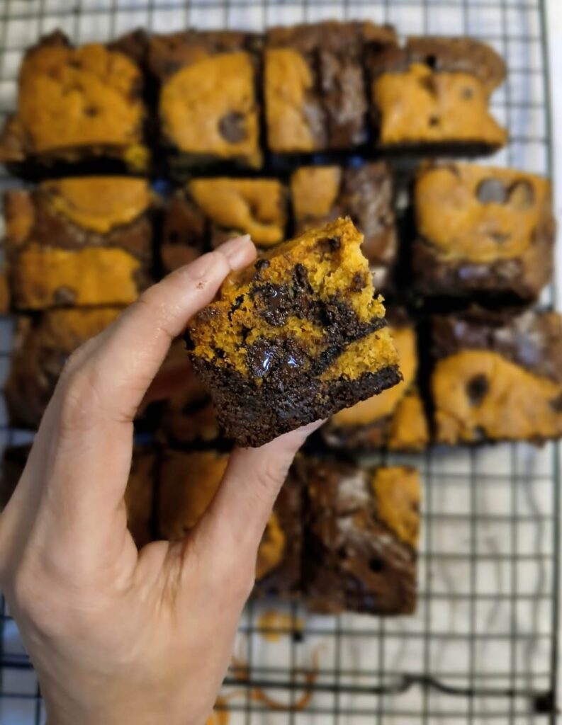 Period came a-callin, and I couldn't decide if I wanted brownies or cookies. Decided that the only reasonable course of action was to make brookies