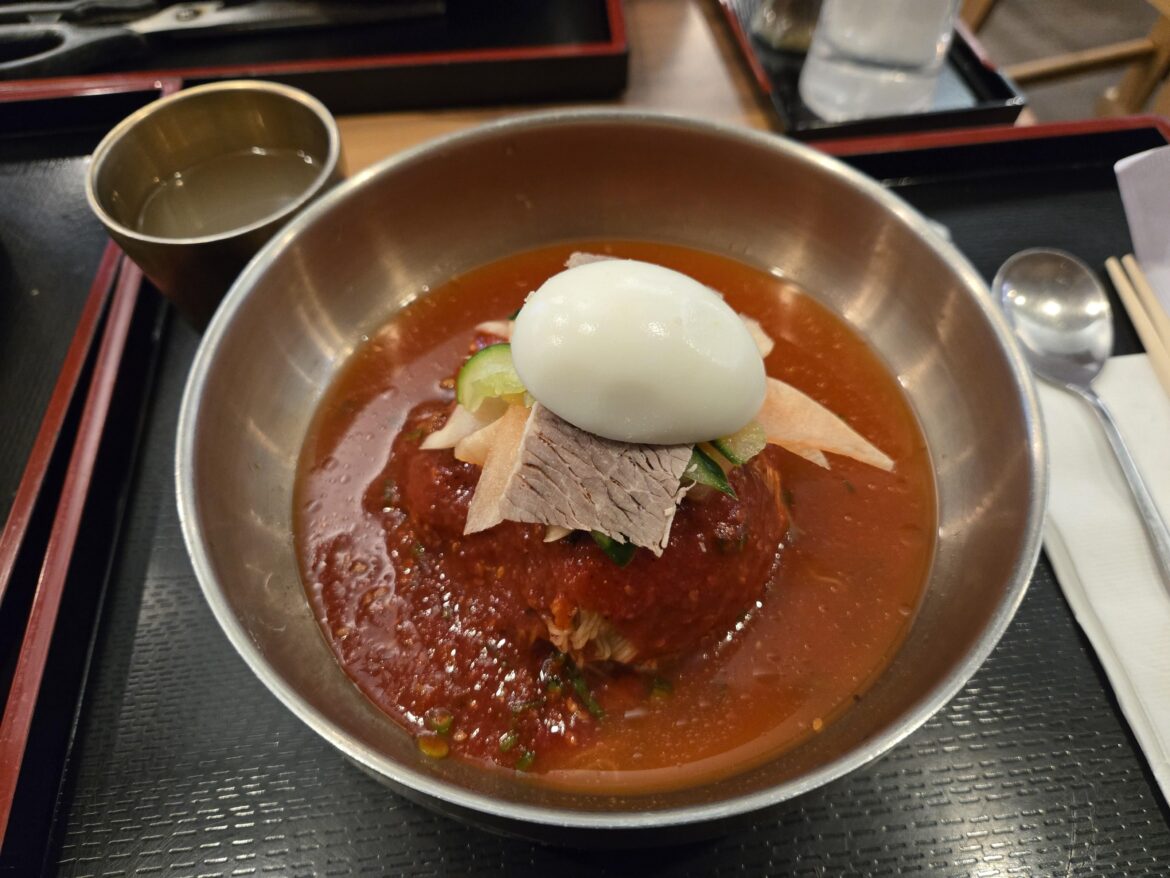 some good ol' bibim naengmyeon!