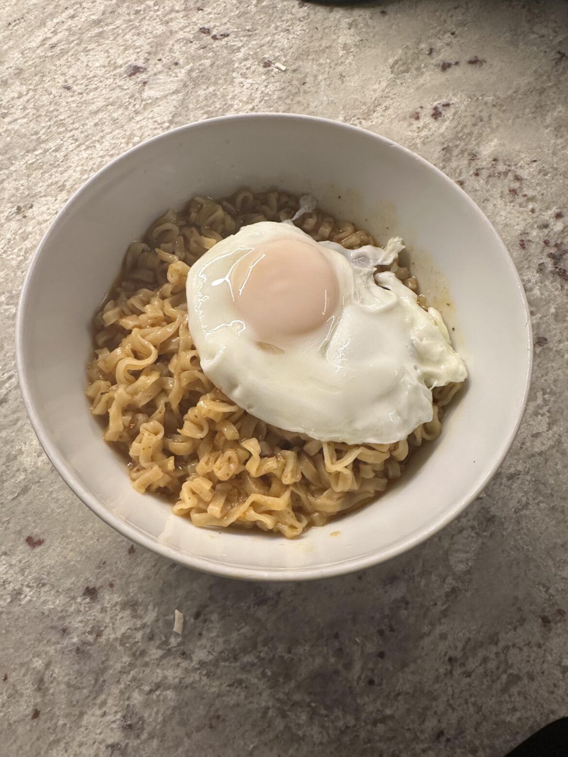 Top ramen and fried egg, steamed method
