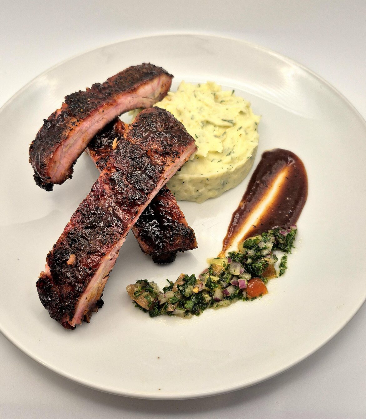 Smoked Ribs on Mashed Potatoes, with a Sweet&Spicy Chimichurri