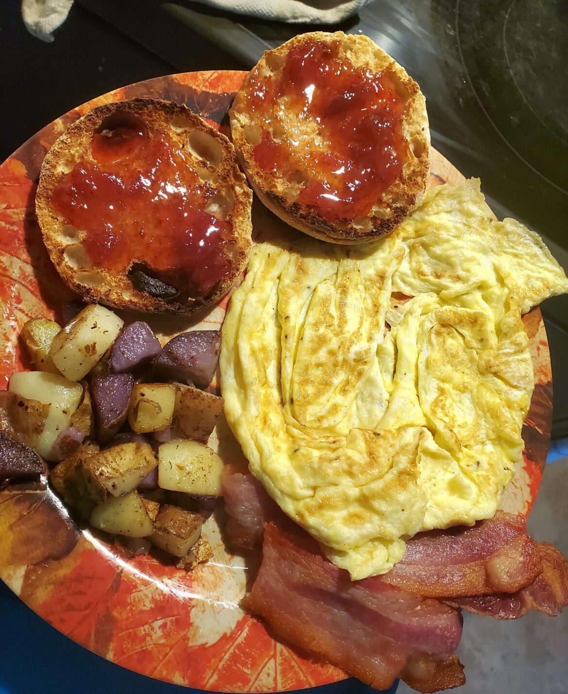 Plain omlette, fried potatoes, bacon & English muffin with homemade strawberry jam