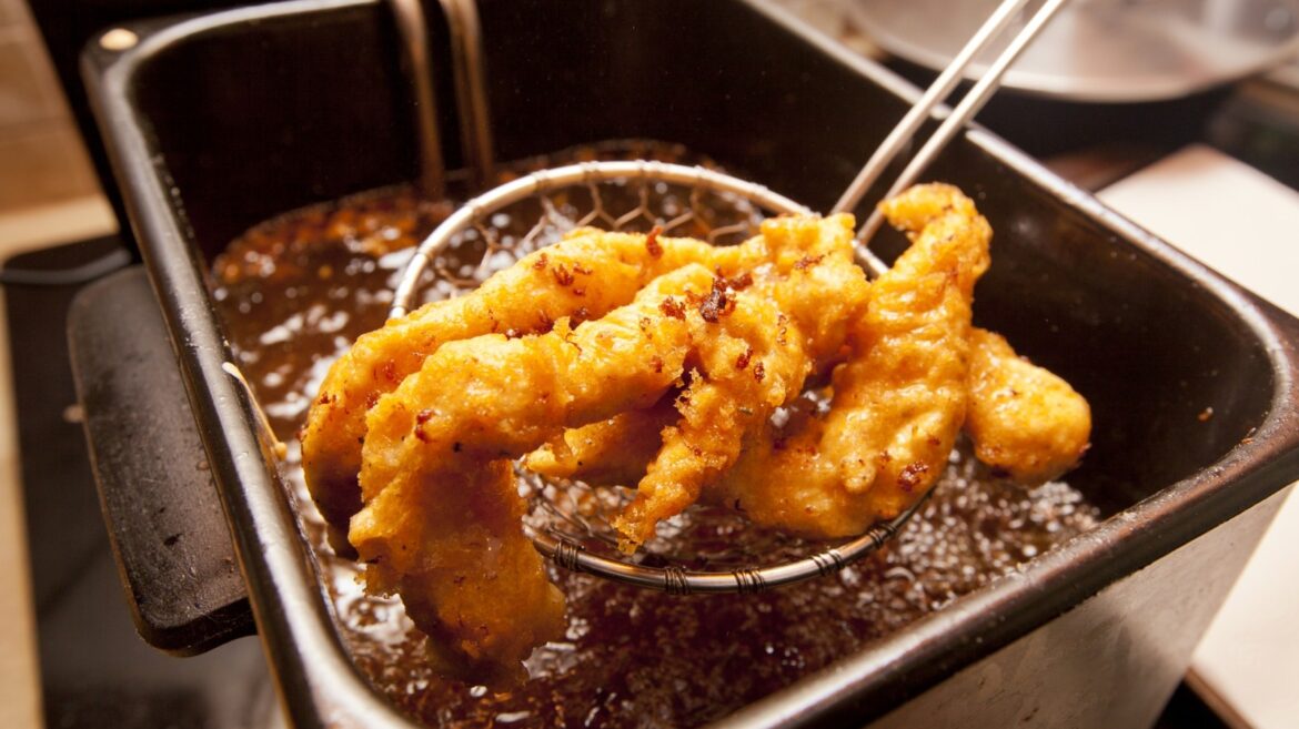 Why Your Fried Food Never Turns Out Crispy And How You Can Fix It