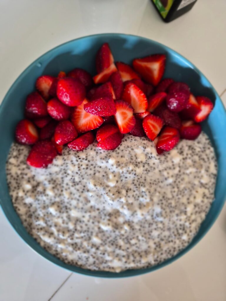 Chia Pudding - 600kcal, 1kg food, 30g protein, 22g fiber