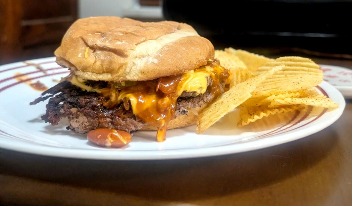 Chili cheese smash burger