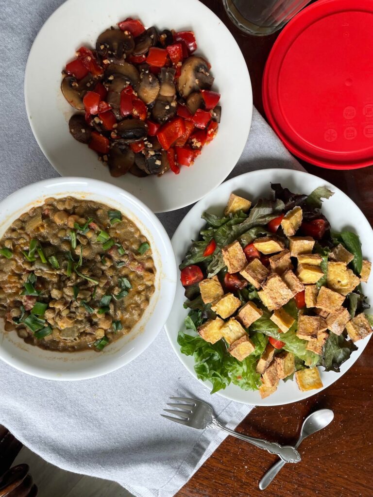 550 calories: chickpea & lentil curry, tofu salad, mushrooms & bell peppers