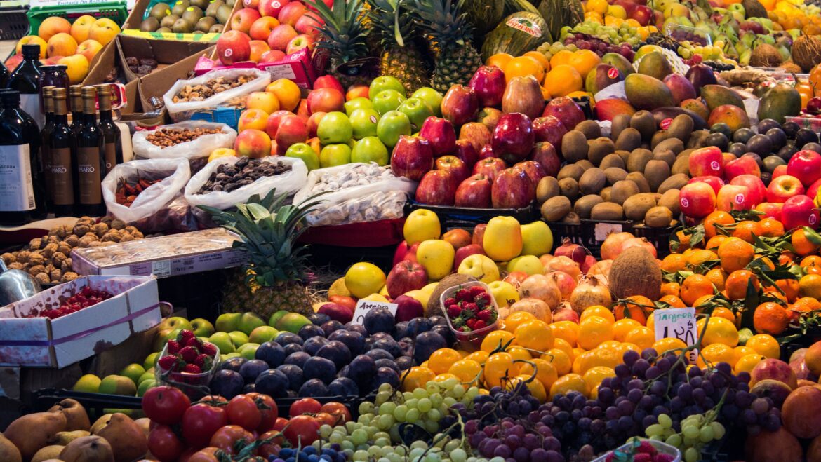 Eating vegetables, berries, nuts and olive oil could slow down brain ageing