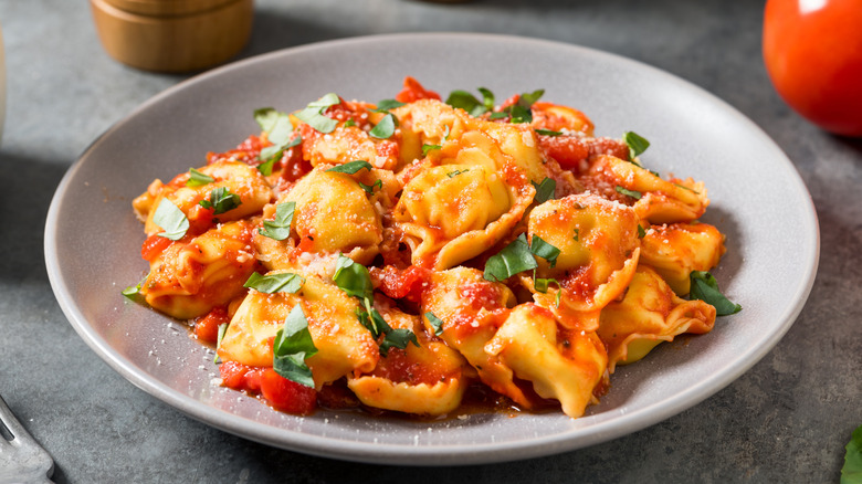 Tortellini in tomato sauce with basil