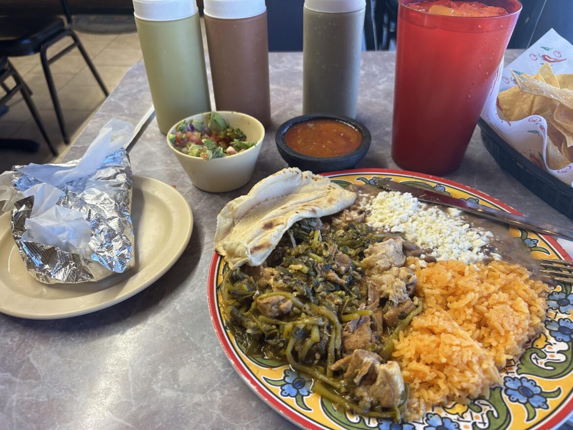 Verdolagas con puerco with mango agua fresca