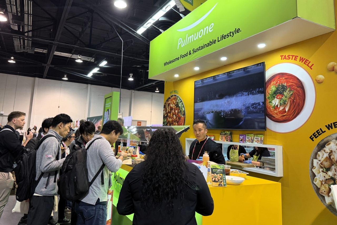 Visitors sample Korean food at the Pulmuone booth during Natural Products Expo West 2026 in Anaheim, California, held March 4-6. (Pulmuone)