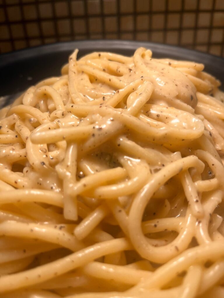 cacio e pepe but im bad at plating