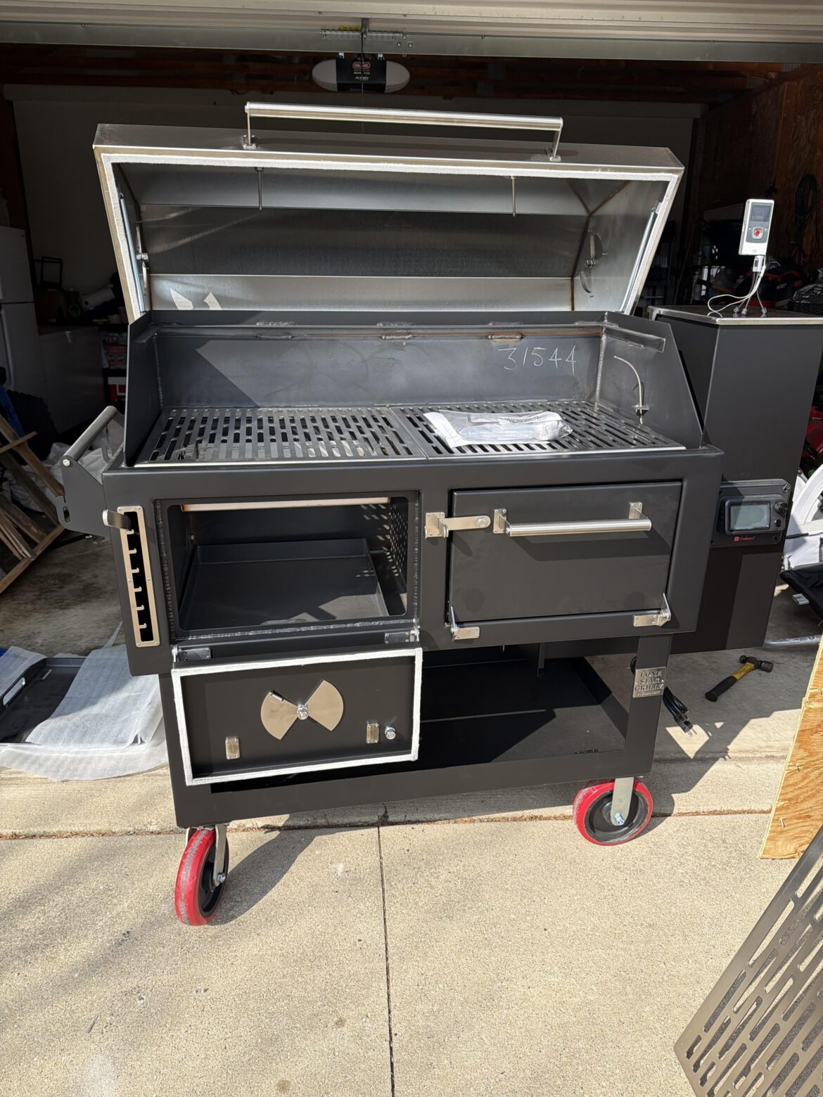 Part pellet smoker, part stick burner, all American made. My El Fuego Trio has arrived