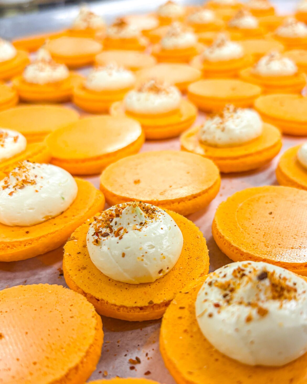 Mango tajin macarons