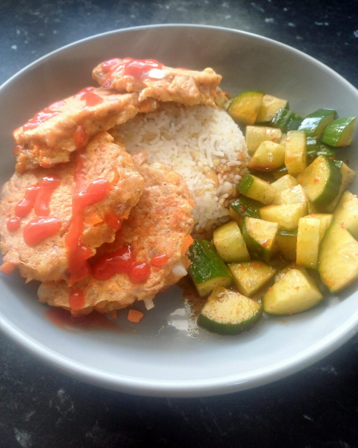Tuna pancakes with cucumber salad and multigrain rice.