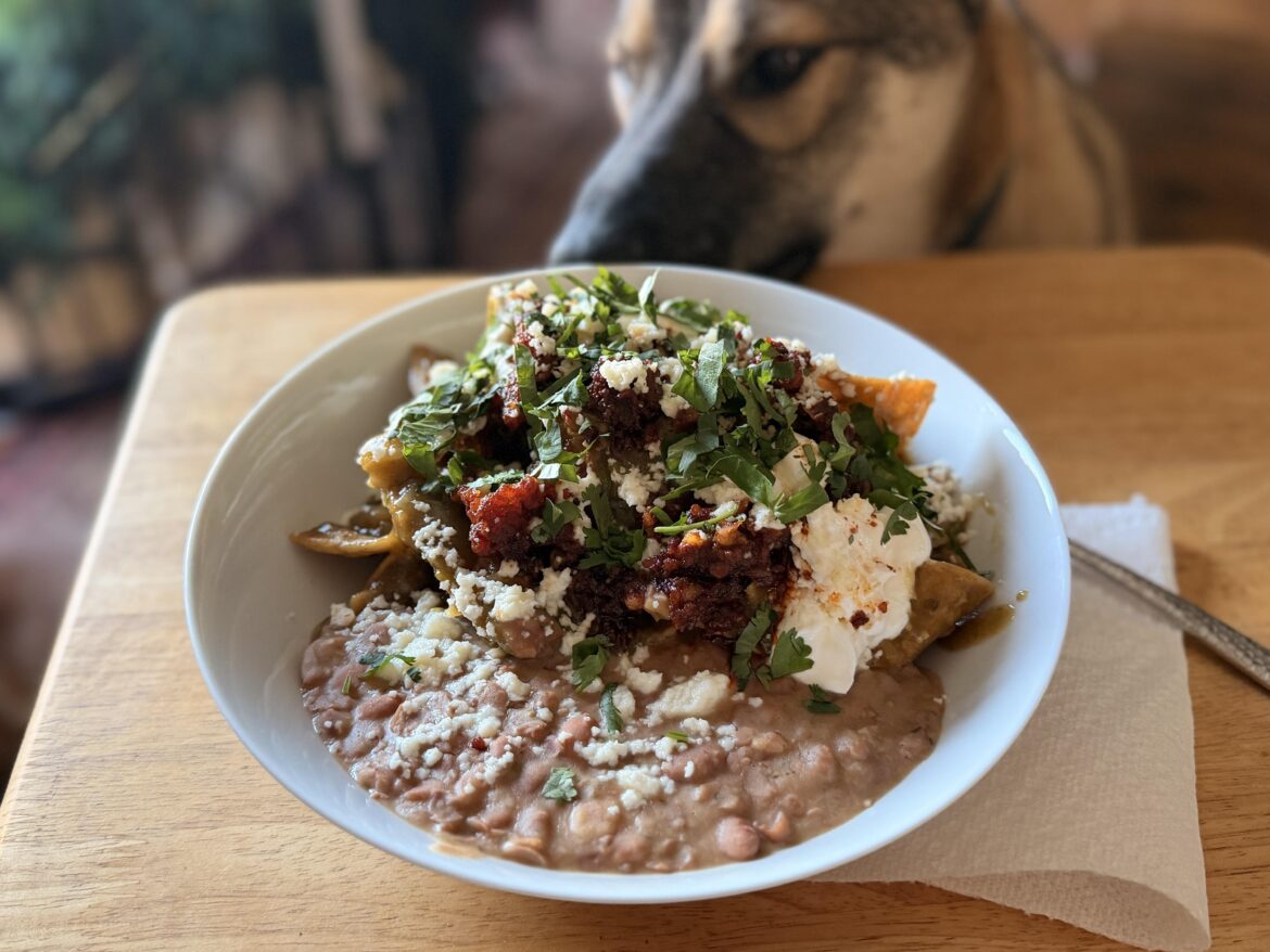 Chilaquiles Verde con chorizo y frijoles