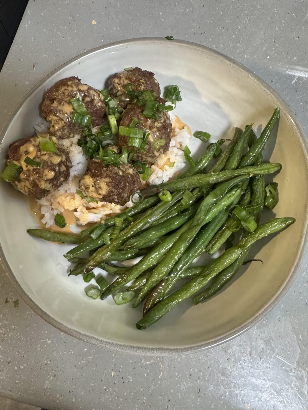Firecracker meatballs with green beans and rice