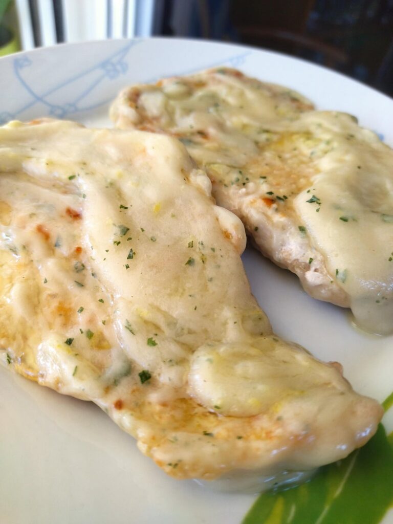 Scaloppine di pollo con salsa al limone