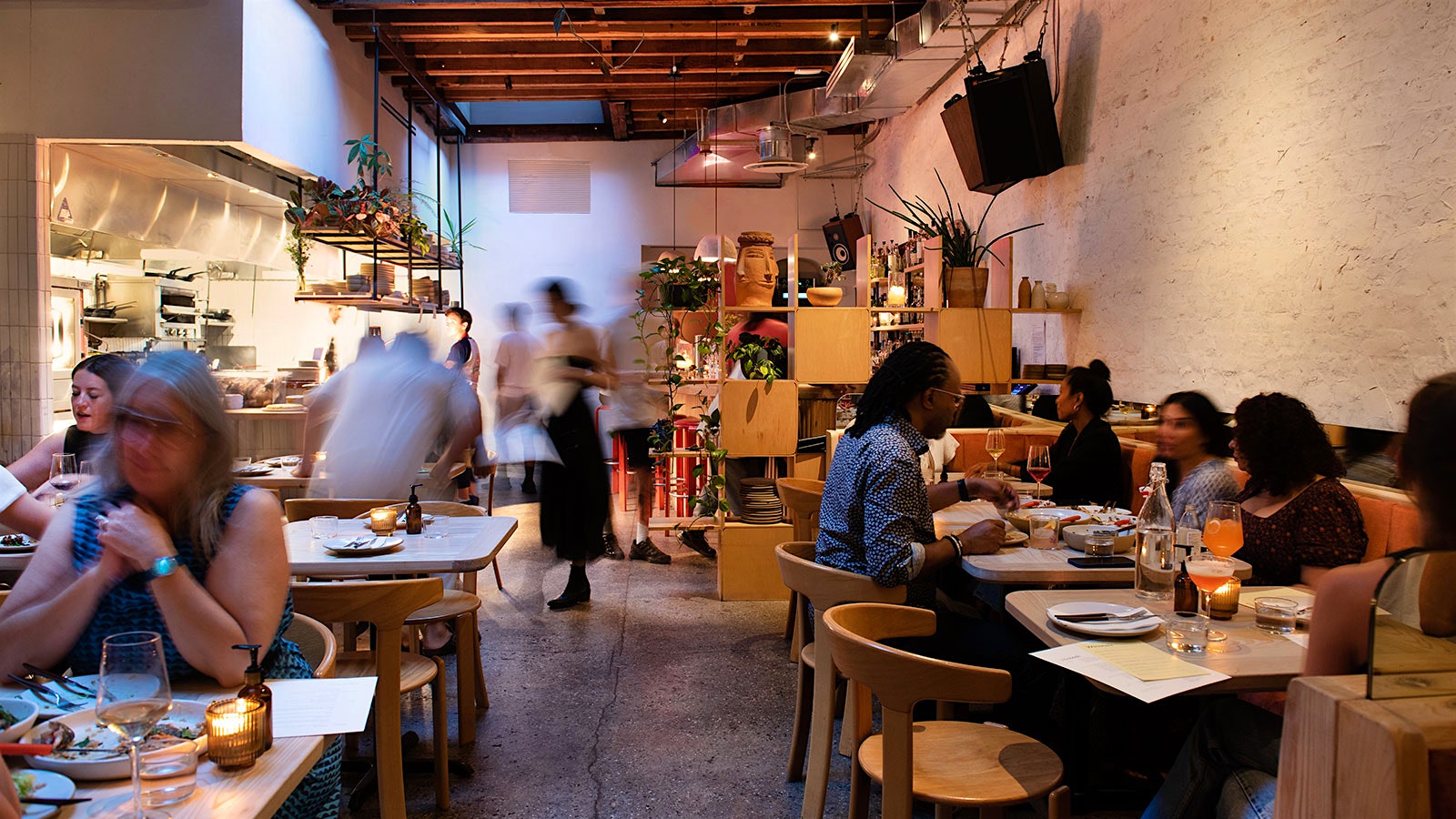  Guest dining in the Winona’s dining room, with the open kitchen in the background