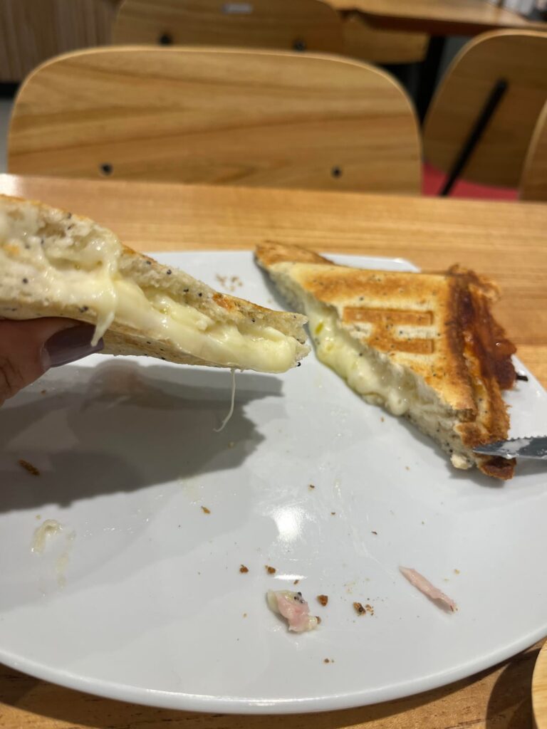 A very tasty sanguche, half gratin and an alfajor to give it a sweet touch