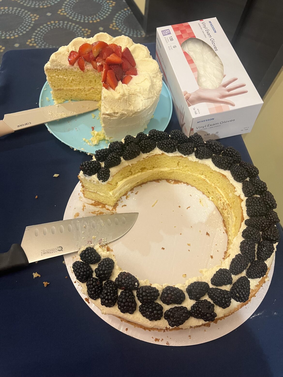 Turns out the easiest way to make a green cake is indeed to make a second cake out of the center.