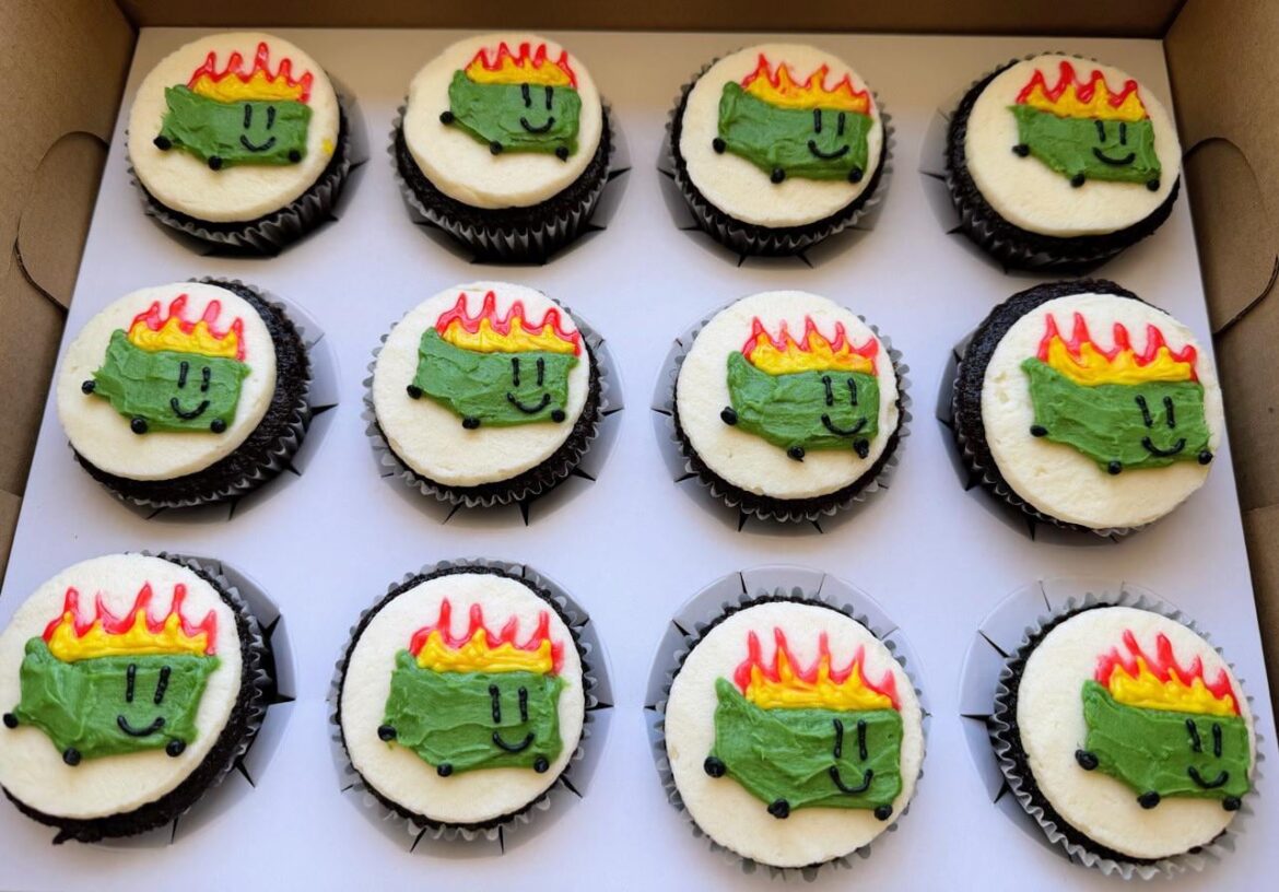 Dumpster Fire Cupcakes 🔥