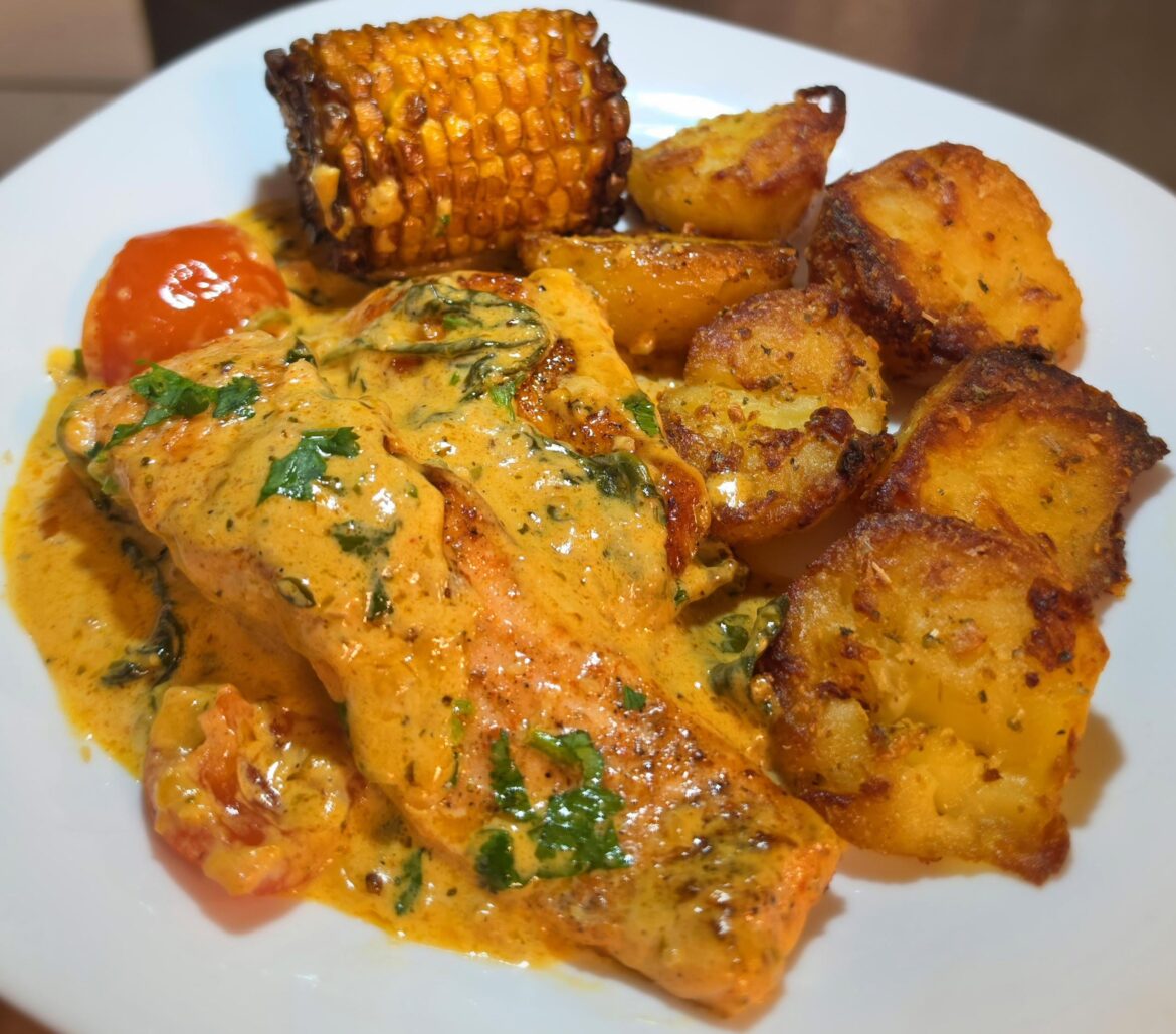 [Homemade] Creamy salmon, roast potatoes and roast corn