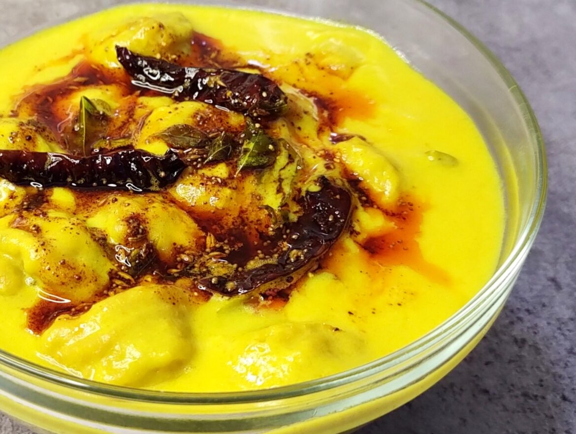 Kadhi pakoda