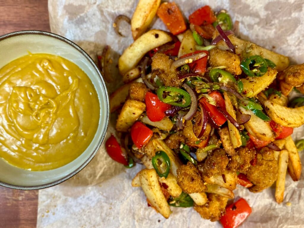 Decided to resist the payday takeaway… and make one instead. Homemade spice bag and curry sauce!