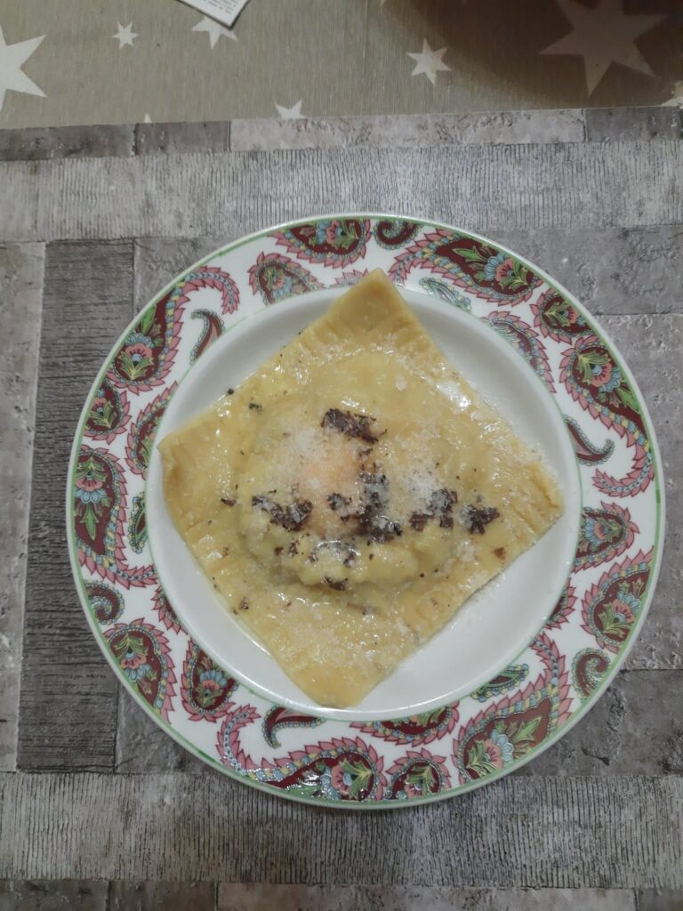 Raviolo all'uovo
