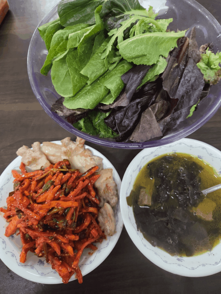 The perfect combo: Spicy squid salad and Suyuk