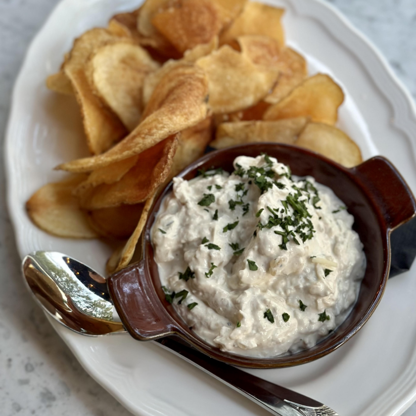 FRENCHIE’S FRENCH ONION DIP
A simple favorite for feeding your guests.
Get the recipe