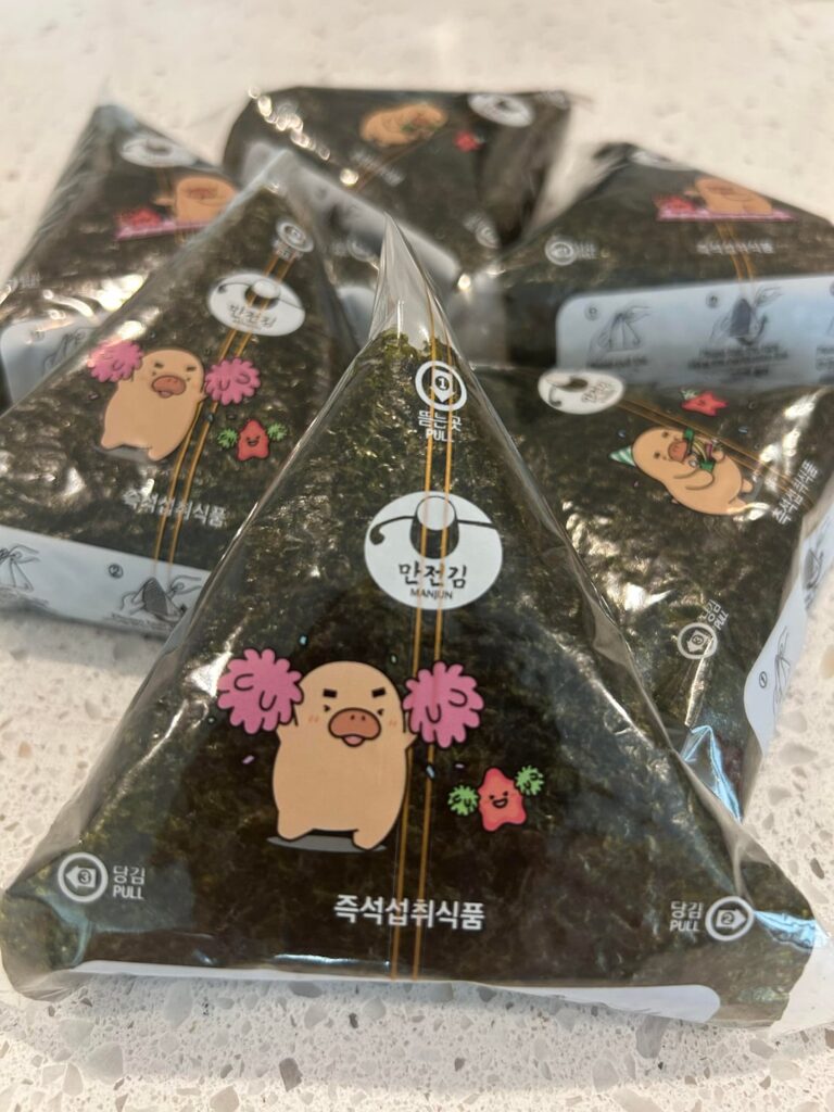 Triangle kimbap snacks I make for my kids