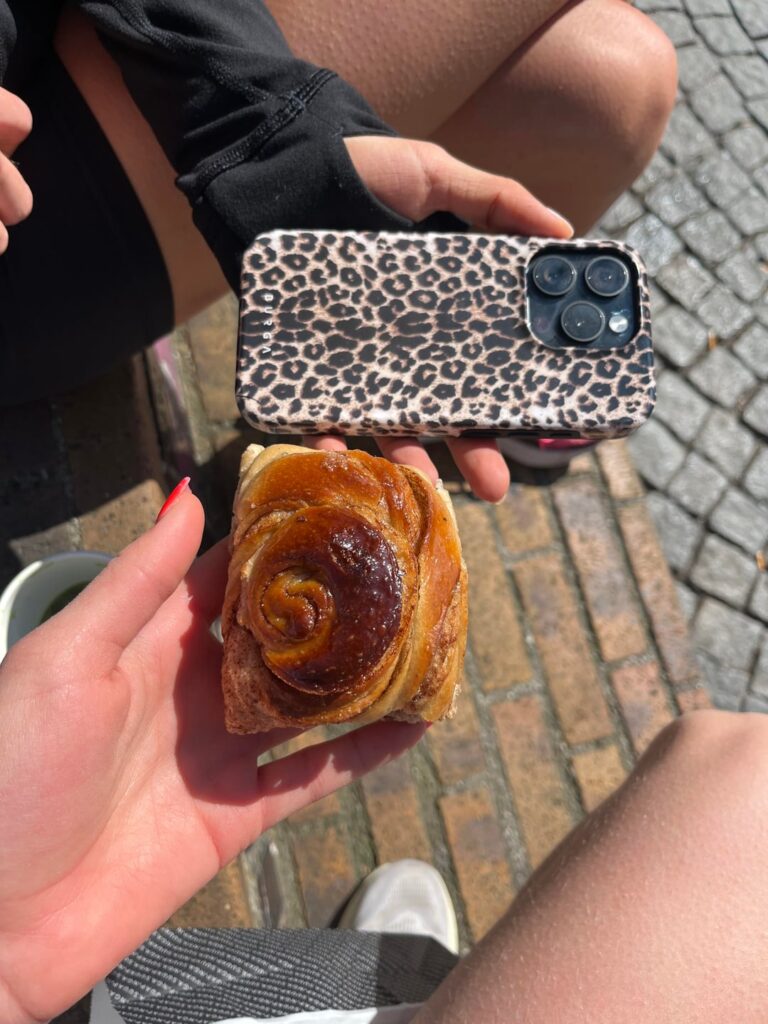 Kcal in this cinnamon bun/ grams?