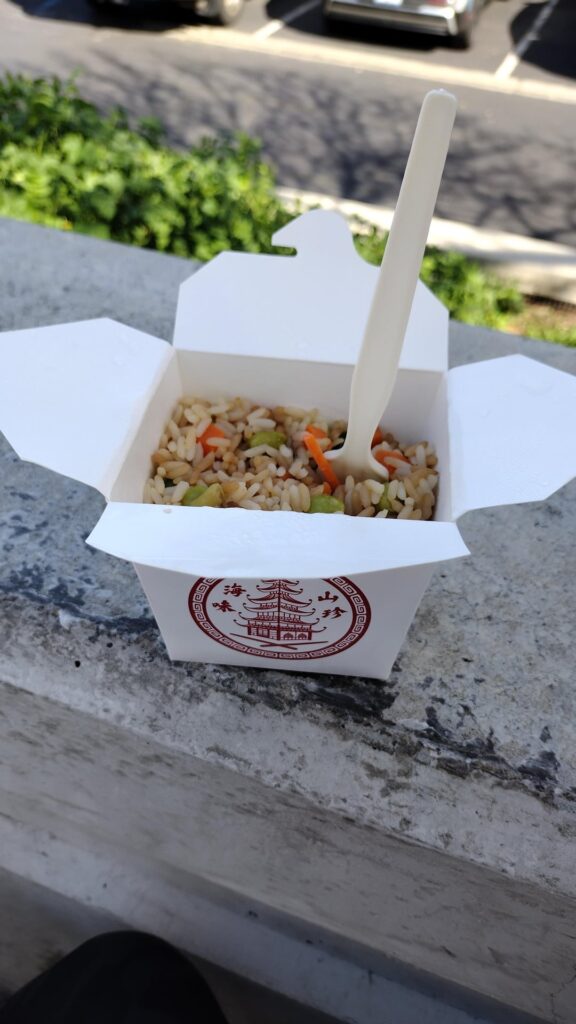 How many calories do you think would this vegan fried rice be? 🤔🍚🫛🥕