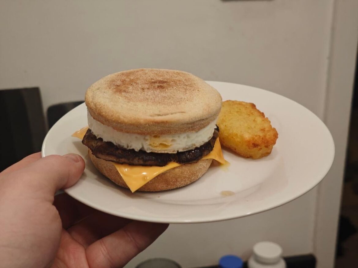 Breakfast muffin with homemade sausage (former Maccas employee)