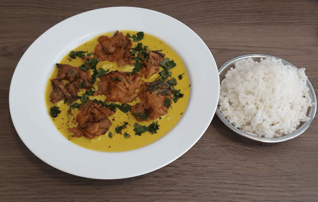 Punjabi Kadhi Pakora
