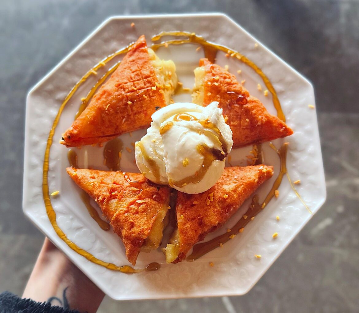 Warm banana in crispy batter with ice cream