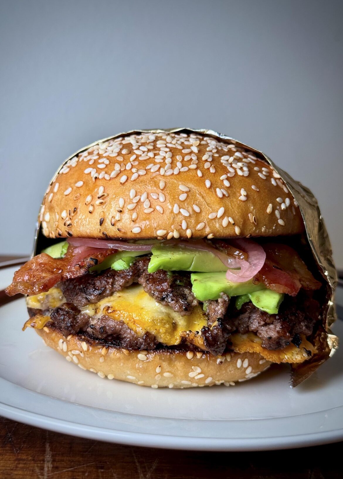 [homemade] Tonight's double bacon smash w/ Colby Jack and avocado.